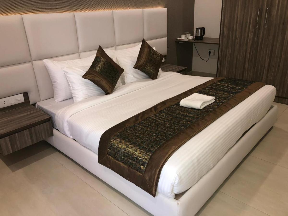 Mavens Inn Gurgaon Exteriör bild