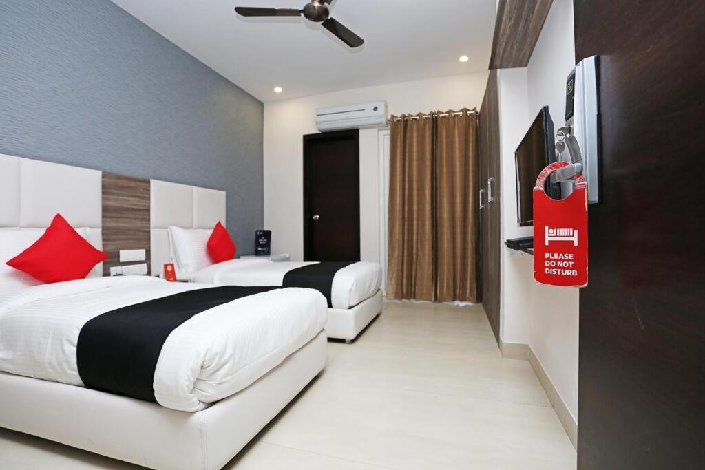 Mavens Inn Gurgaon Exteriör bild