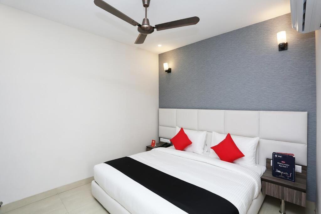 Mavens Inn Gurgaon Exteriör bild