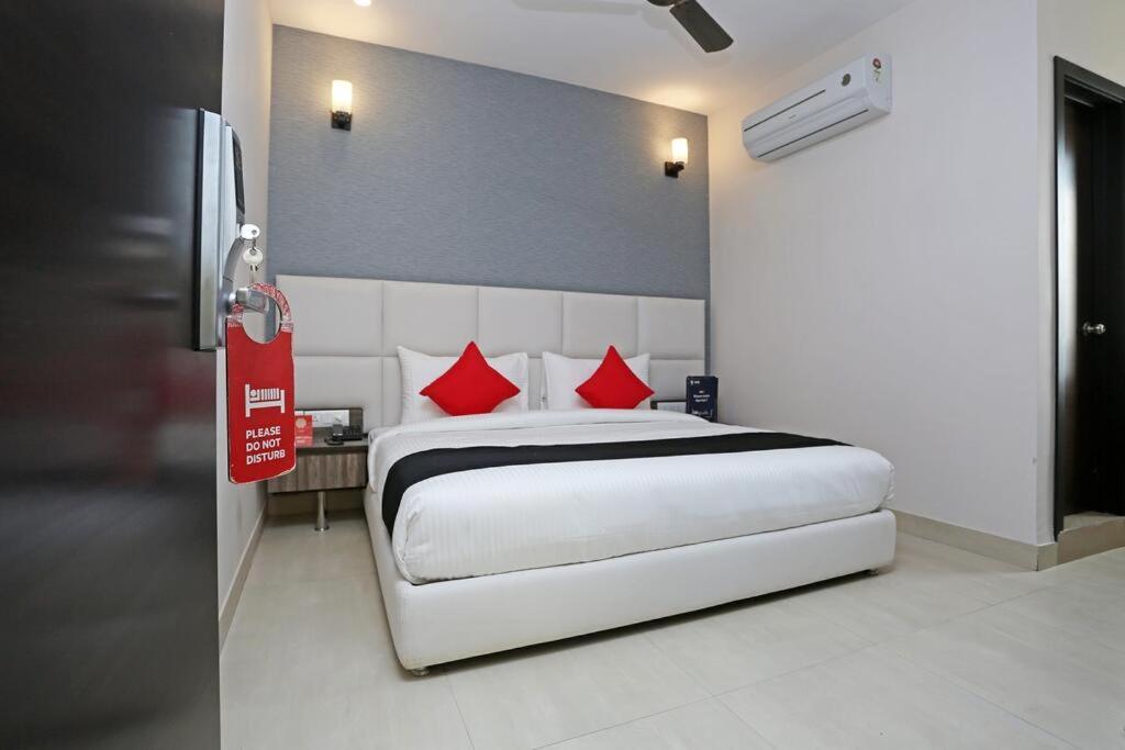 Mavens Inn Gurgaon Exteriör bild