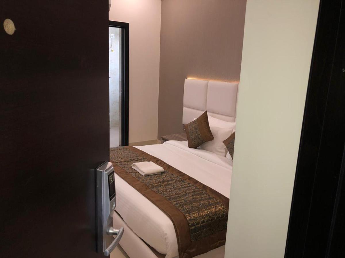 Mavens Inn Gurgaon Exteriör bild