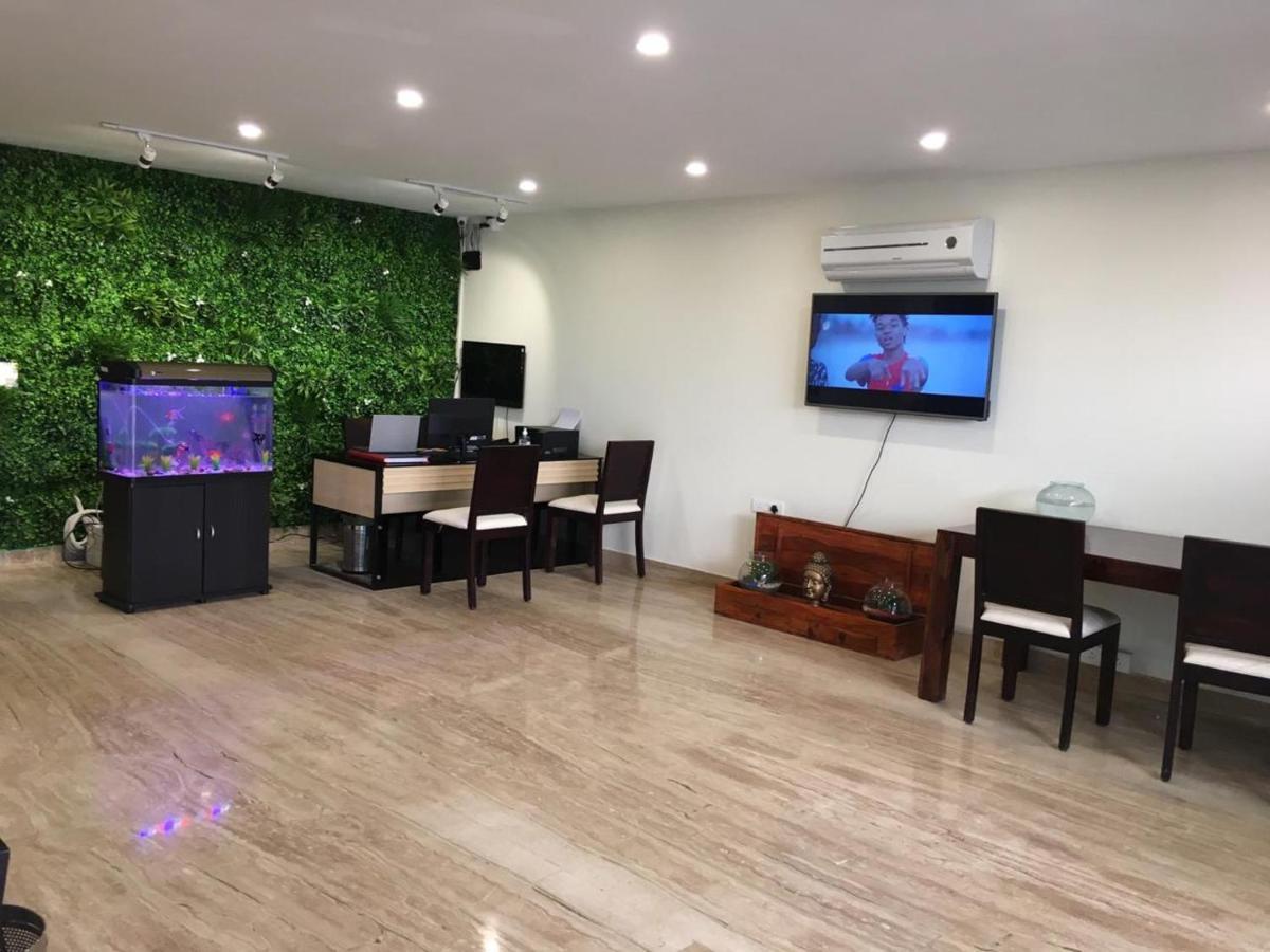 Mavens Inn Gurgaon Exteriör bild