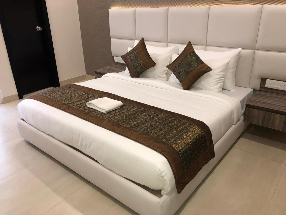 Mavens Inn Gurgaon Exteriör bild