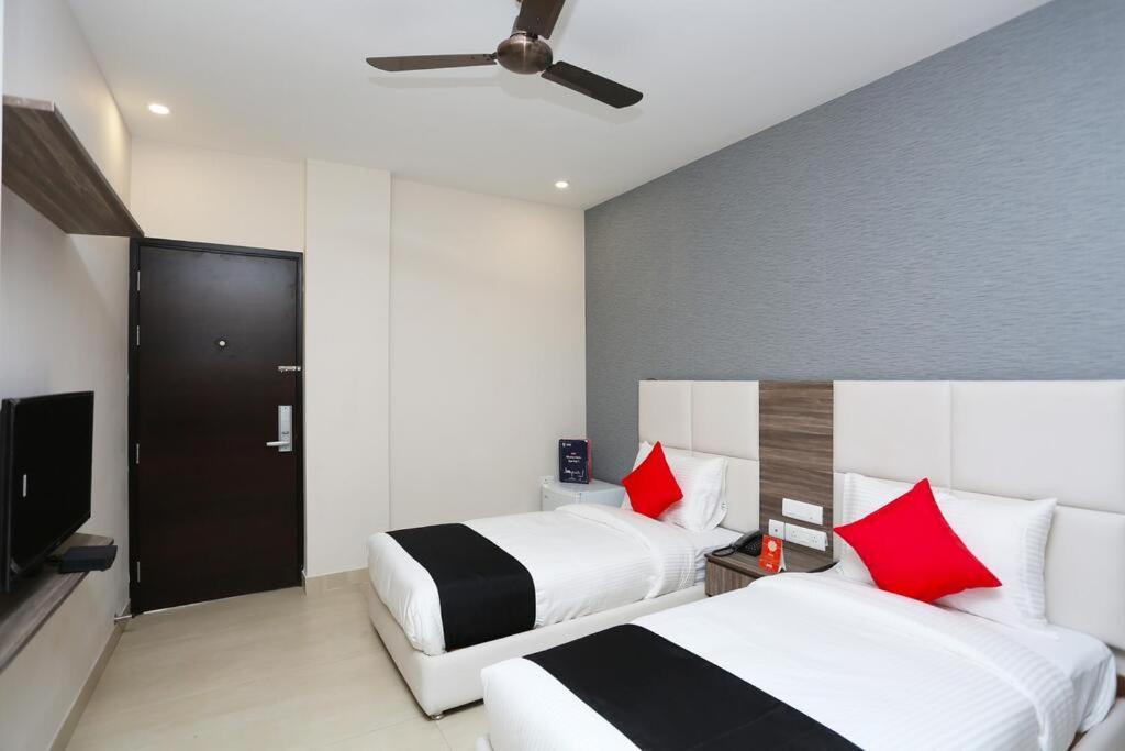 Mavens Inn Gurgaon Exteriör bild