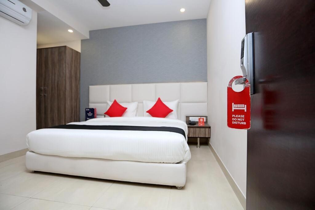 Mavens Inn Gurgaon Exteriör bild